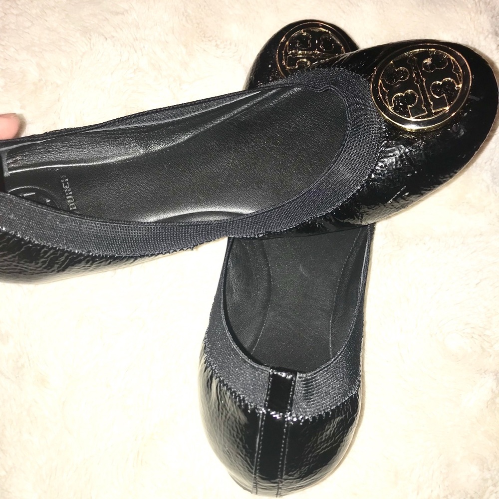 Classic Tory Burch black patent flats w/ gold logo